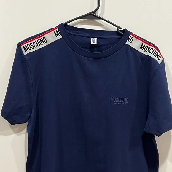 Moschino T-shirt - Picture 2 of 4